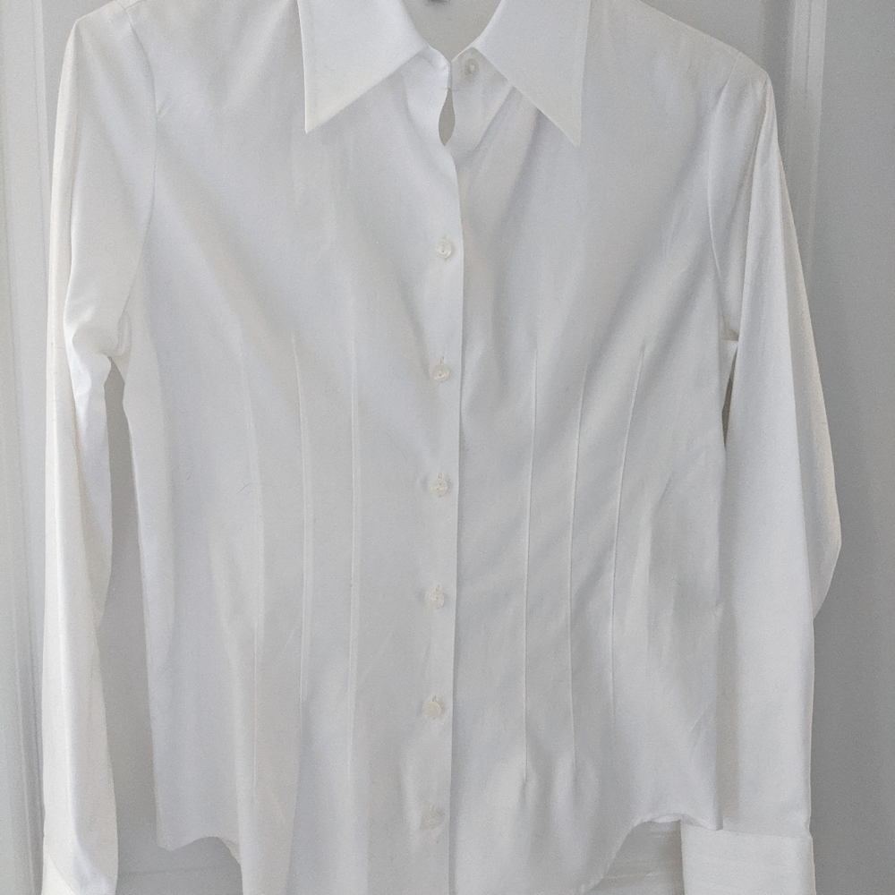 Women's Anne Klein white button down blouse,size 2